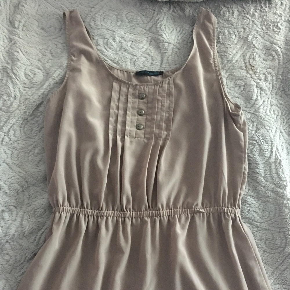 Neutral colored dress - Picture 1 of 1